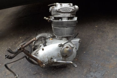 Triumph TR25W Engine