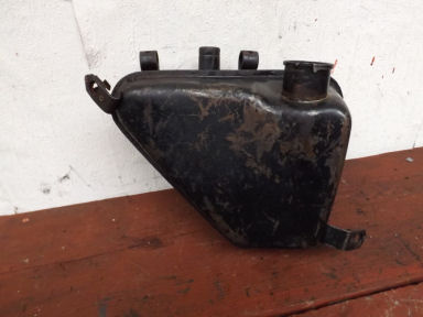 Triumph Tr25w oil tank