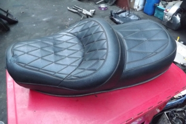 Triumph Bonneville 750 King and Queen seat