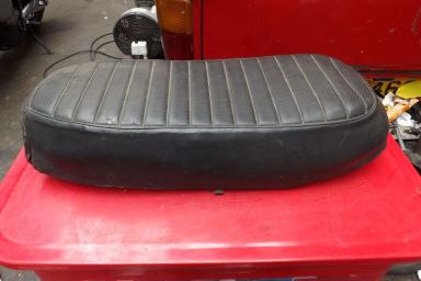 Triumph T120 OIF seat UK Tank type