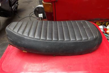 Triumph T120 OIF seat export Tank type