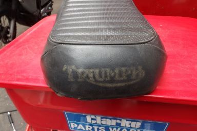 Triumph T120 OIF seat export Tank type