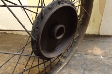 Panther single sided front wheel