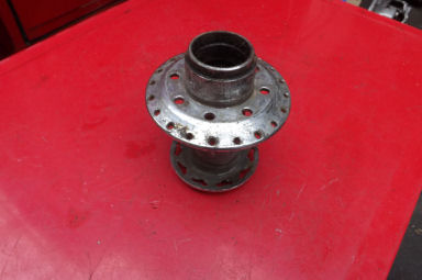 Triumph unit bolt up rear hub early type