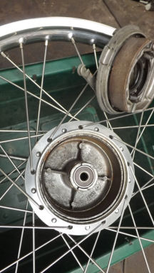 Yamaha DT front wheel